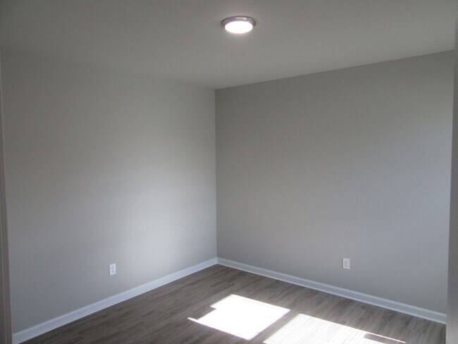 Building Photo - 1302 Grace Ave