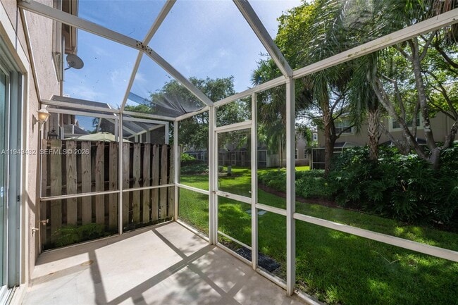 Building Photo - 1911 Madeira Dr