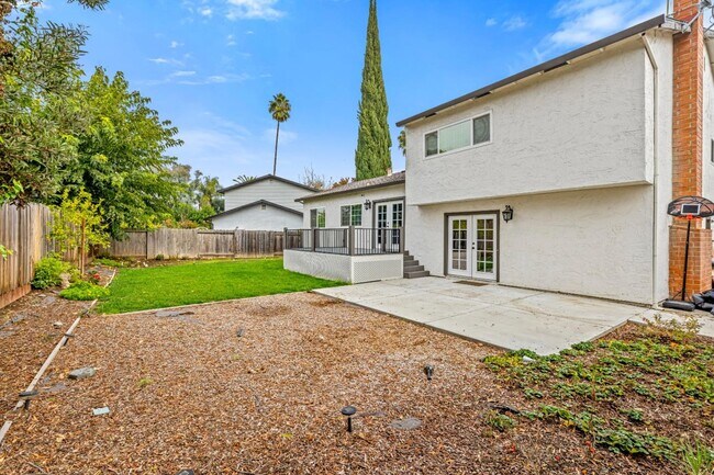 Building Photo - 7085 Valley Forge Dr