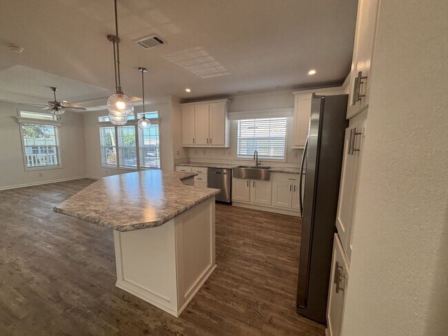 Building Photo - 909 Inagua W
