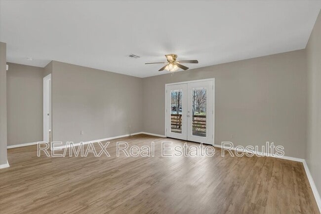 Building Photo - 5 Yates Ln