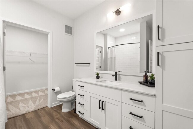 Building Photo - 1223 E Plant St