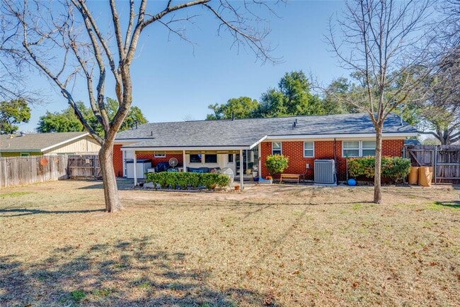 Building Photo - 11512 Oak Trail