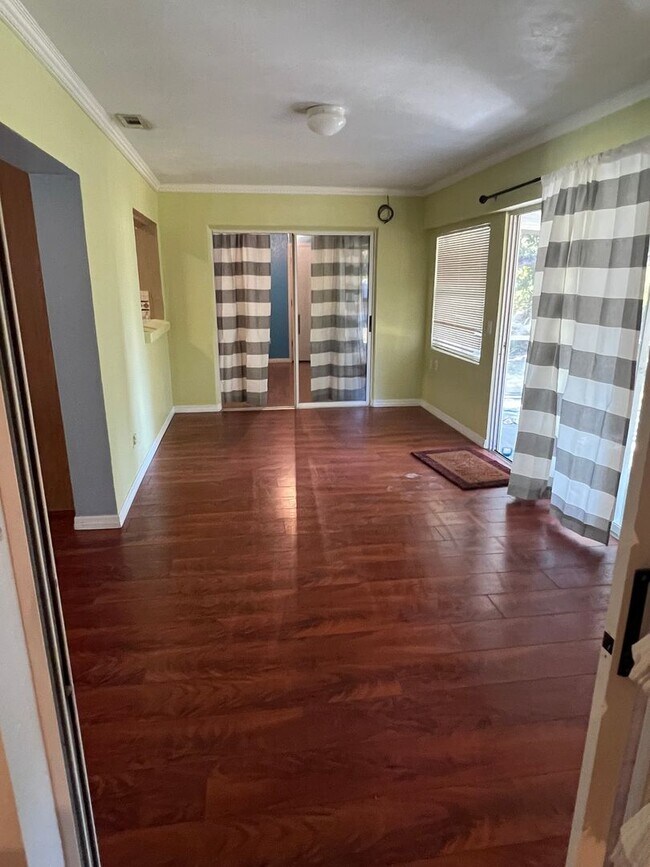 Building Photo - 3/2/2 with lanai in PC