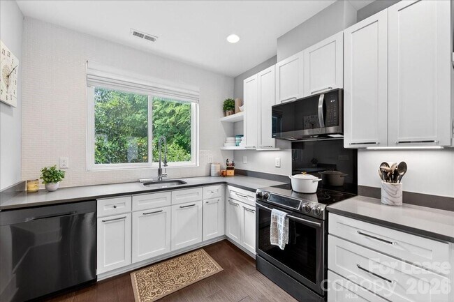 Building Photo - 241 Domain Way