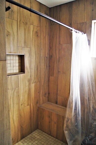 Building Photo - 1518 Huron St