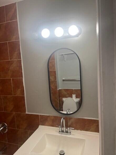 Building Photo - 870 Marcella St