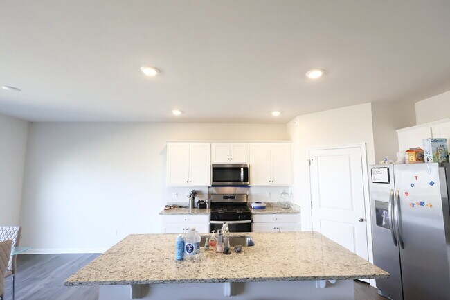 Building Photo - 7001 Batten Ct