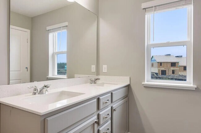 Building Photo - 20554 Glade Ave