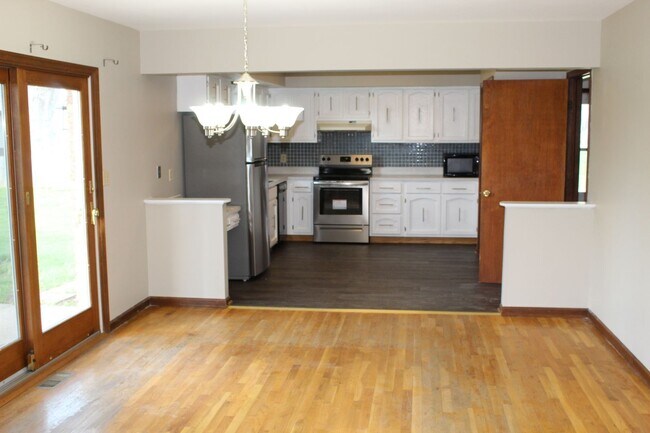 Building Photo - 3 BR Ranch on a Great Country Setting!