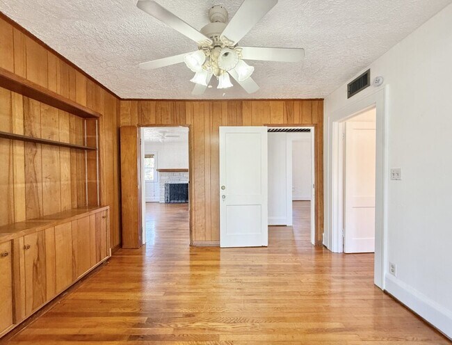 Building Photo - 1013 23rd St W