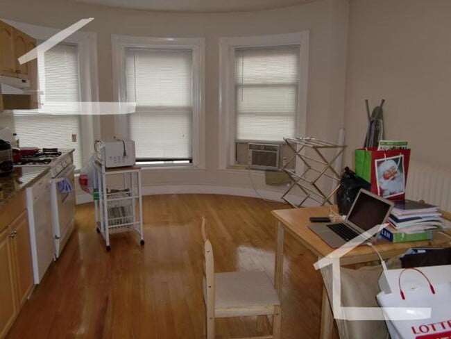 Building Photo - KENMORE 1 bedroom apartment - 9/1/26 NO BROKER FEE