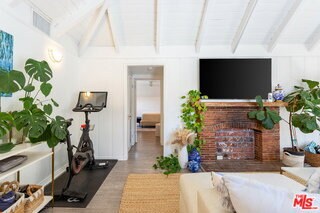 Building Photo - 444 S Roxbury Dr
