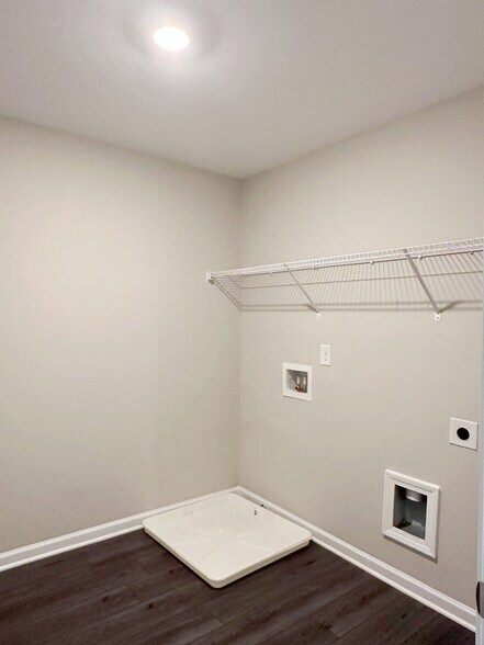 Building Photo - 4372 Grosbeak Dr