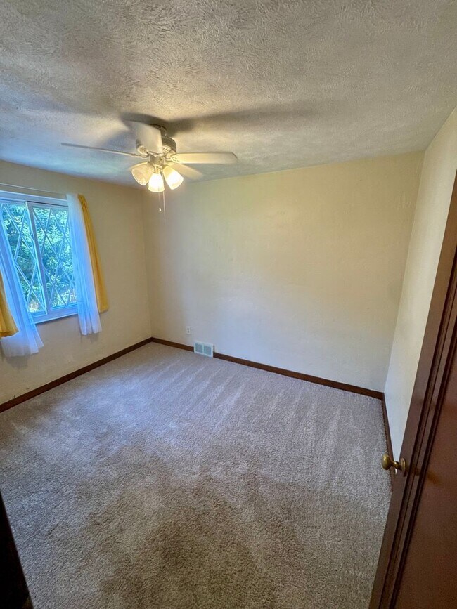 Building Photo - 1076 Thornwood Dr