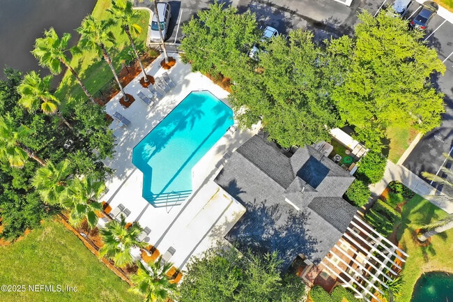 Building Photo - 1655 The Greens Way