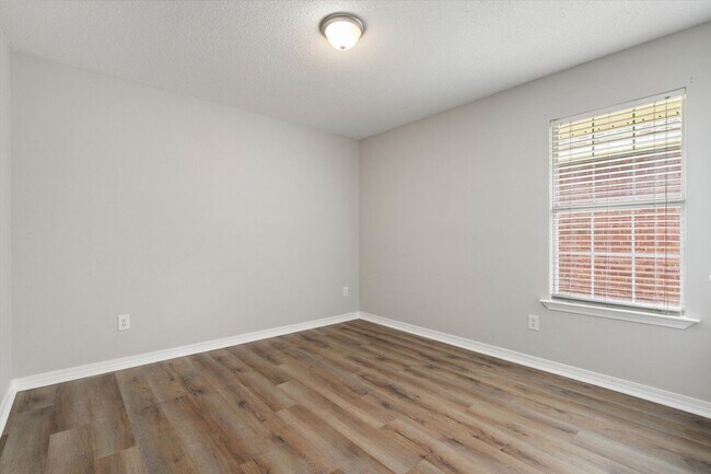 Building Photo - 21570 Palmer Ct