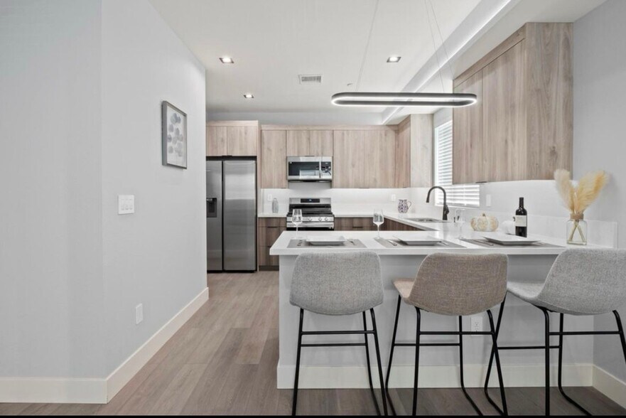 Primary Photo - 14833 Erwin St