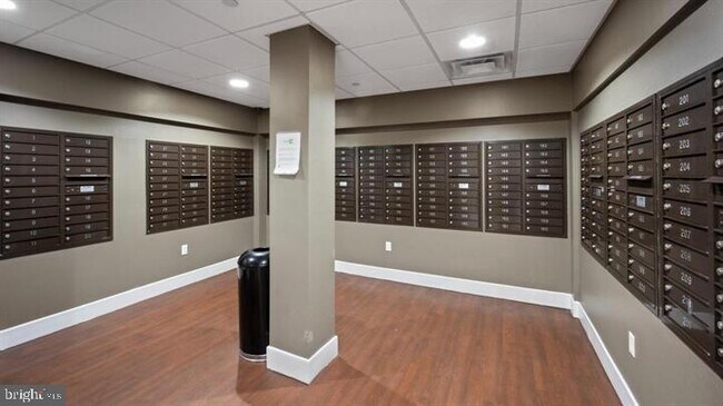 Building Photo - 266 Carson Terrace