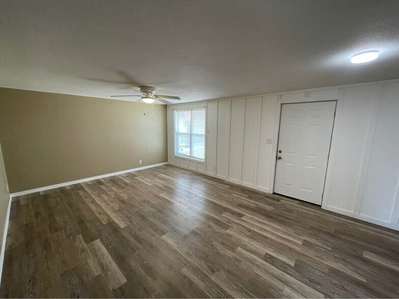 Building Photo - 136 Kimberling City Ctr Ln