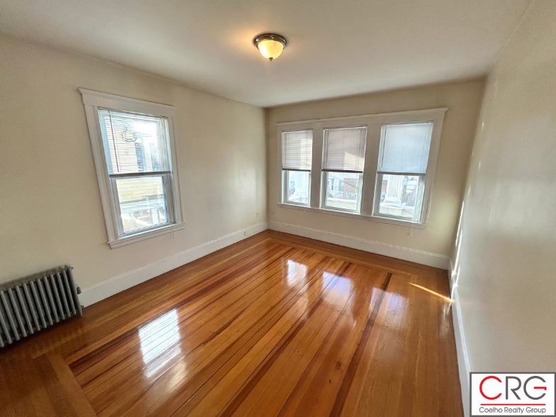 Building Photo - 18 Wellington Rd