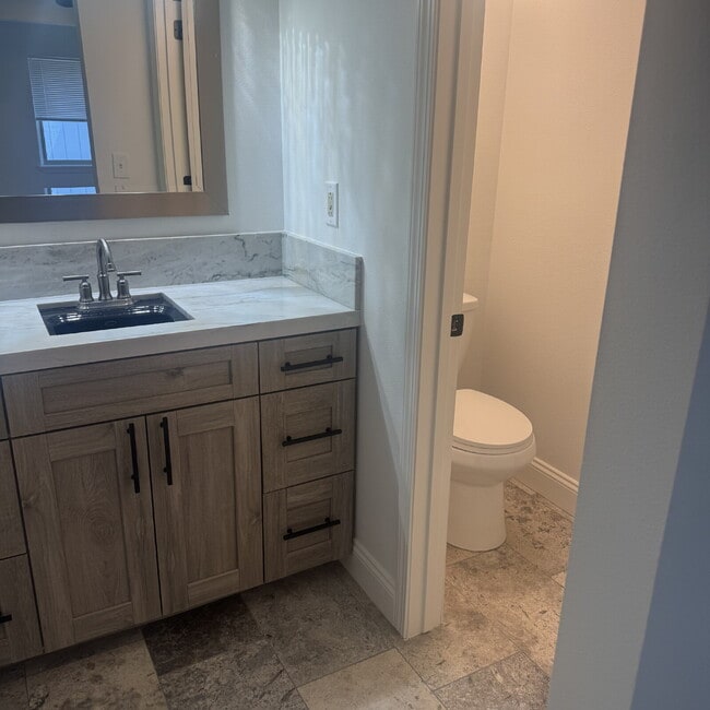 Building Photo - South Davis Townhome