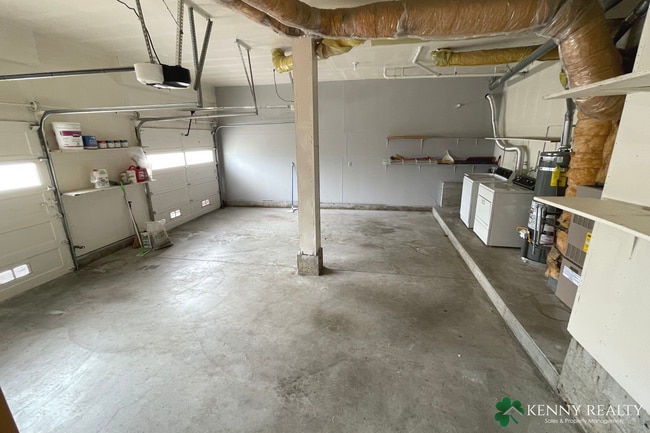 Building Photo - Spacious Six Bedroom, Three Bathroom Home ...