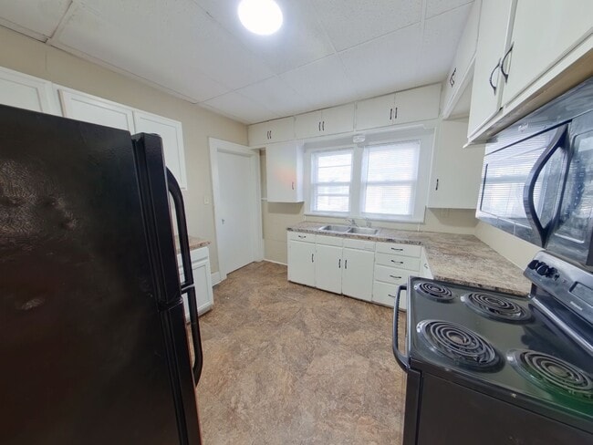 Building Photo - 207 S Erie Ave