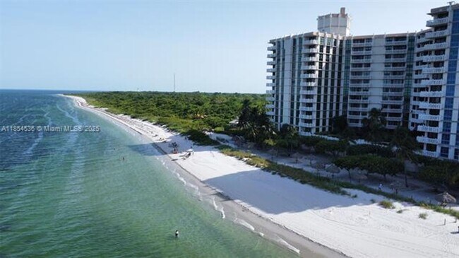 Building Photo - 1121 Crandon Blvd