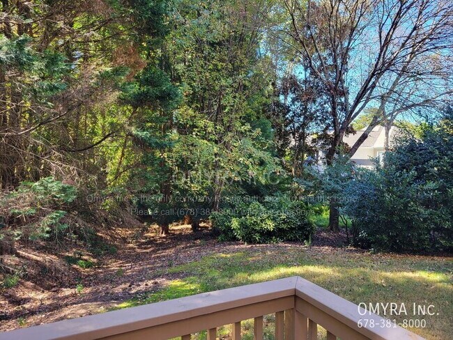 Building Photo - Gorgeous 5 Bedroom House in Peachtree Corners!