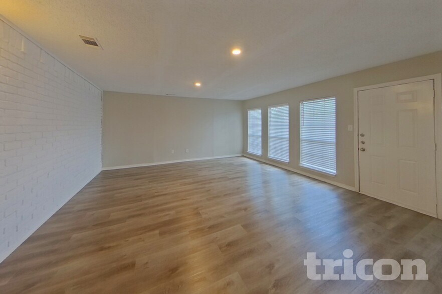 Building Photo - 7309 Hedge Dr