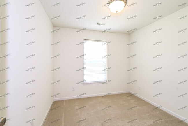 Building Photo - 112 Carnoustie Ct