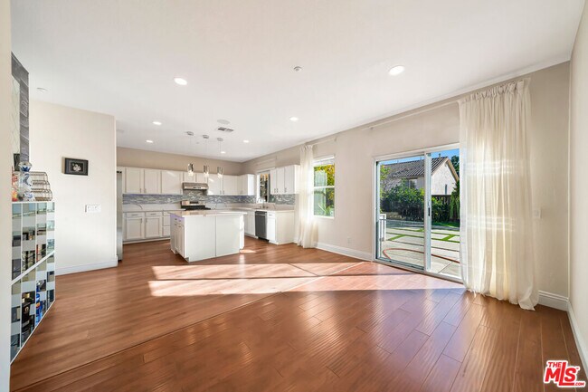 Building Photo - 12440 La Cresta Way