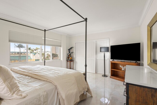 Building Photo - 120 N Ocean Blvd