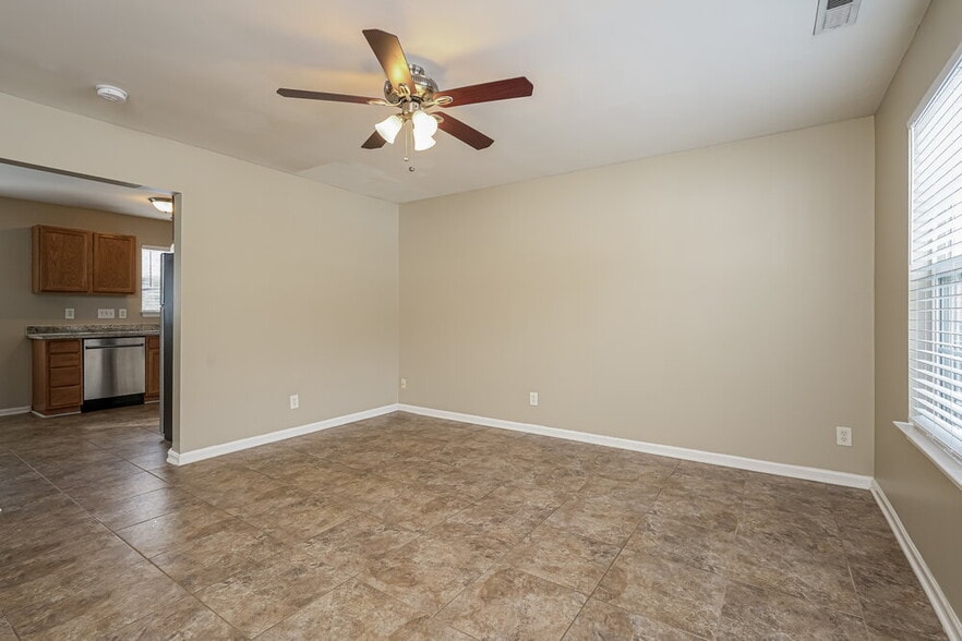 Building Photo - 5624 Fairway Forest Dr