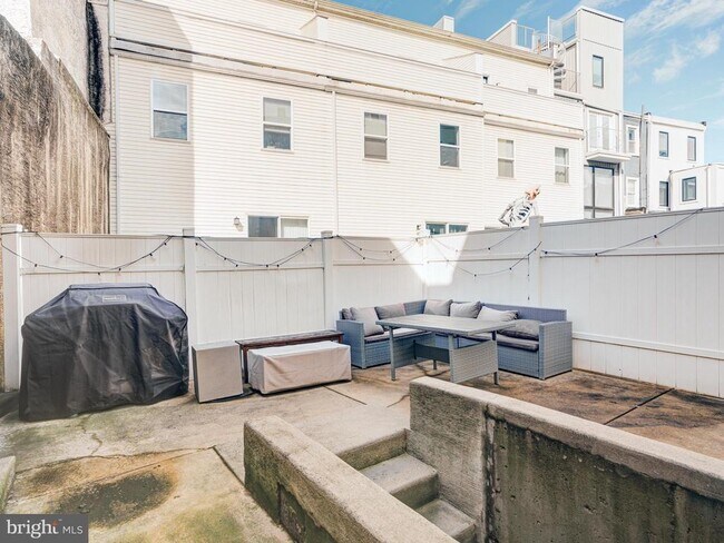 Building Photo - 1118 Dunton St