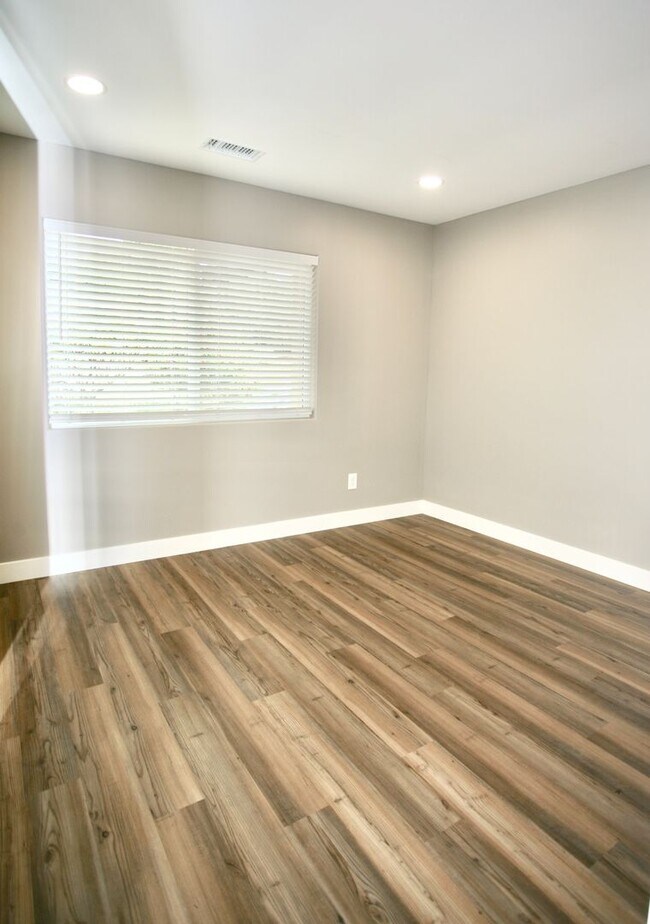 Building Photo - Valle Caballo Ln