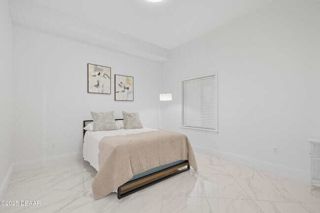 Building Photo - 200 Ocean Crest Dr