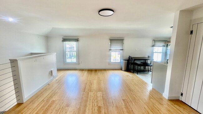 Building Photo - 18A Melba St