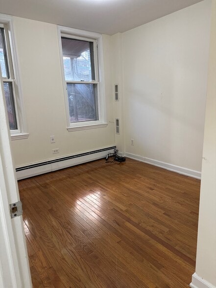 Building Photo - 3121 Corlear Ave