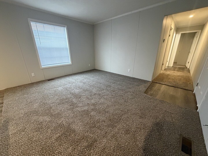 Building Photo - 15353 Dominique Dr