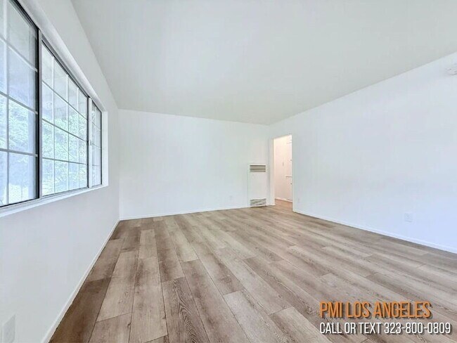 Building Photo - 10565 Camarillo St