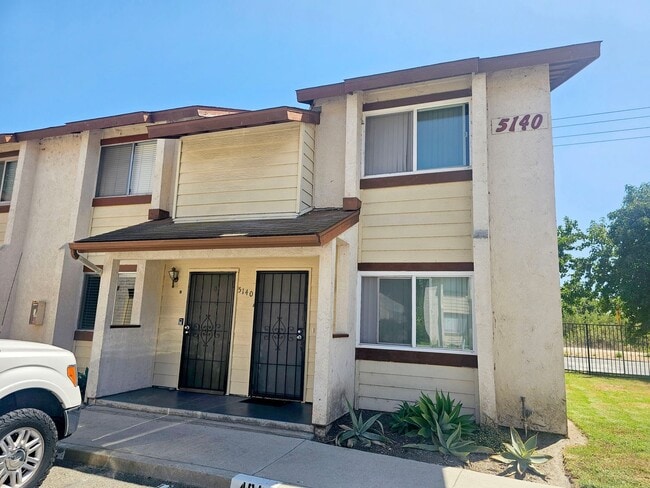Primary Photo - 2 bed/ 1.5 bath Townhouse with private garage