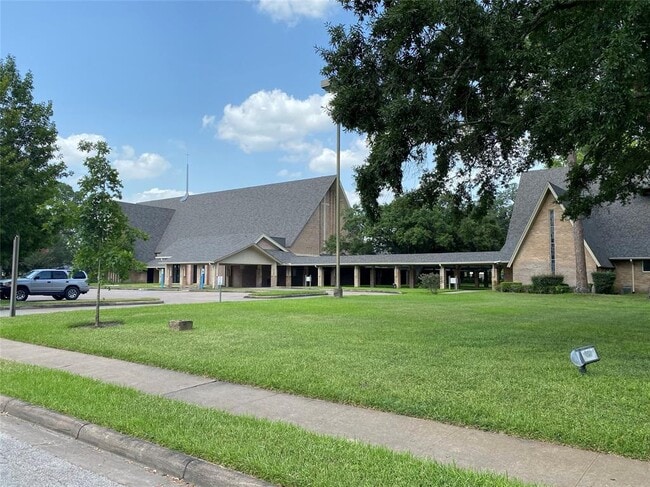 Building Photo - 515 Tallowood Rd