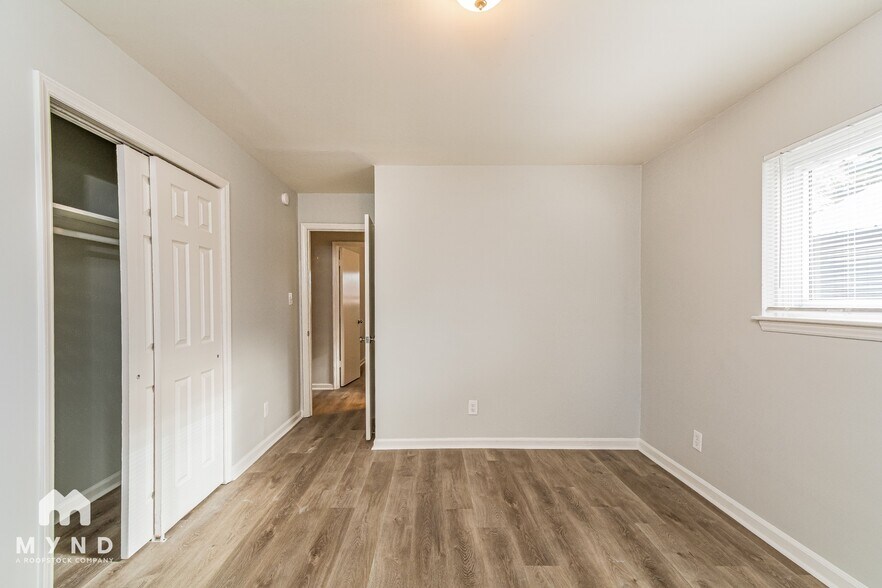 Building Photo - 609 Elmira Ave