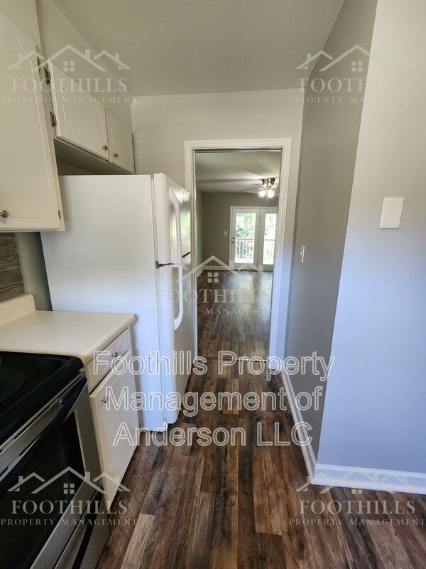 Building Photo - 613 N Pointe Creek