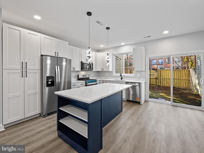 Building Photo - 13133 Park Crescent Cir