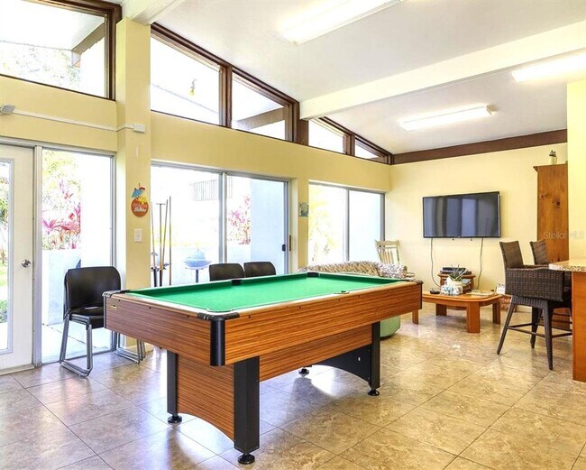 Building Photo - 2060 Marilyn St