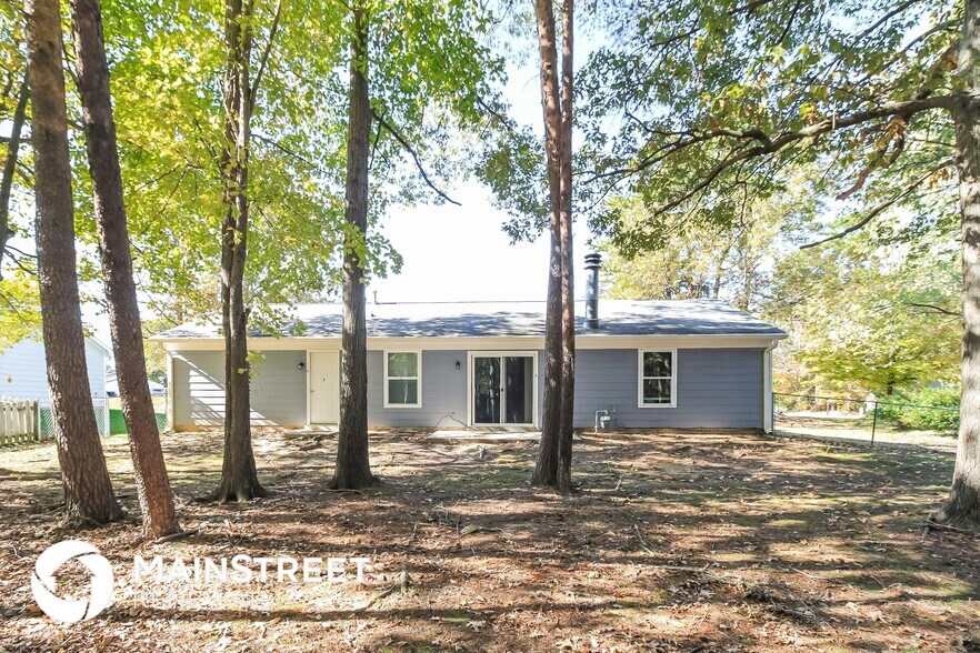 Building Photo - 1620 Stoneybrook Dr