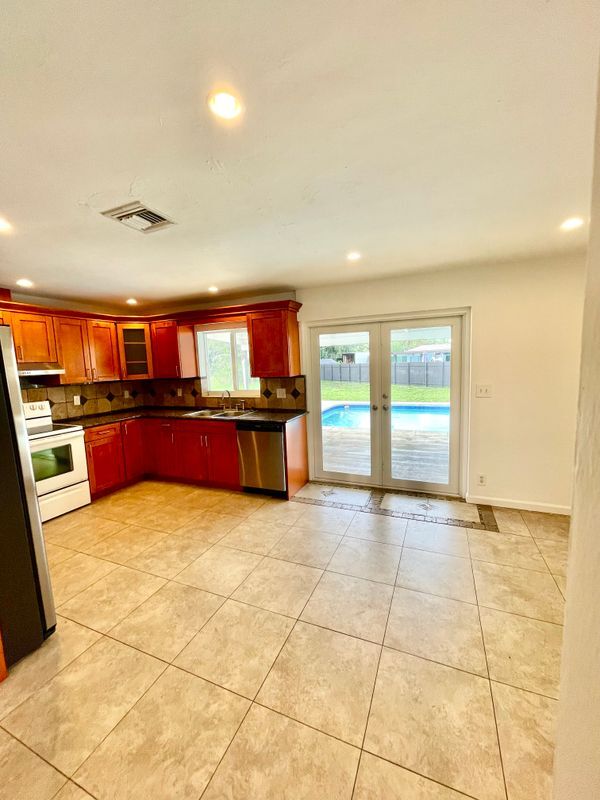 Building Photo - 4430 W Broward Blvd